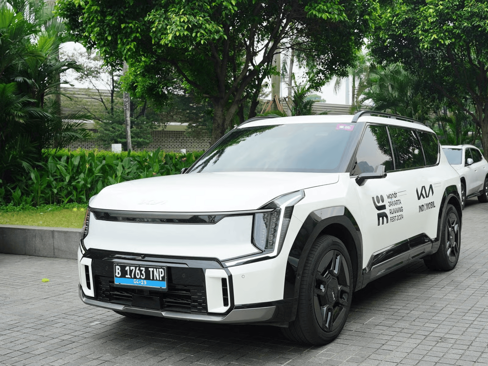 Kia Meraih Penghargaan The Best Large MPV dan The Best Luxury EV di GridOto Award 2024