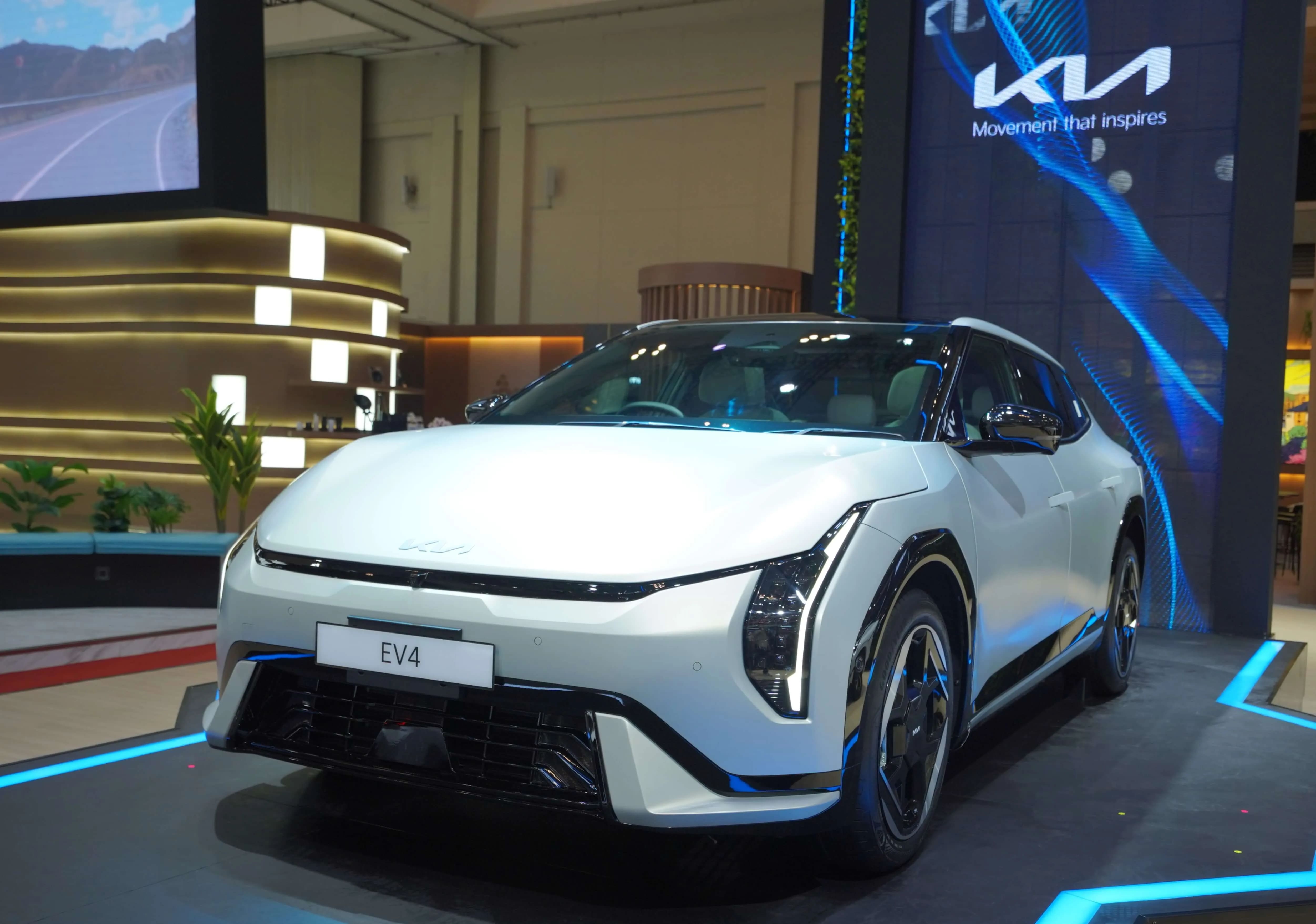 Kia Tampilkan EV4 Secara Perdana di Indonesia dalam Ajang Gaikindo Indonesia International Auto Show 2025