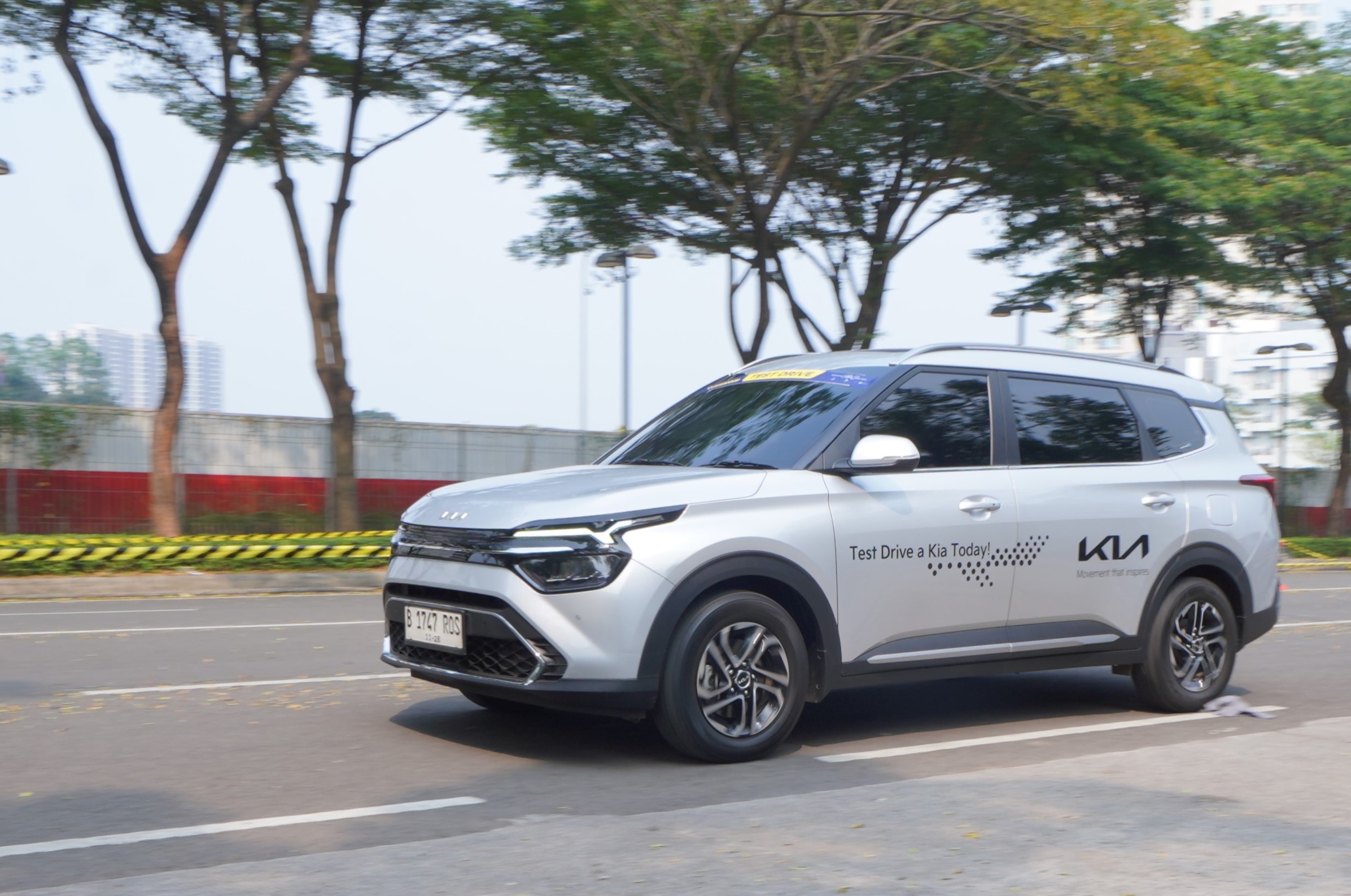 Kia Hadirkan Kendaraan Pilihan Keluarga Modern Melalui Carnival  Hybrid dan Carens di GIIAS 2025
