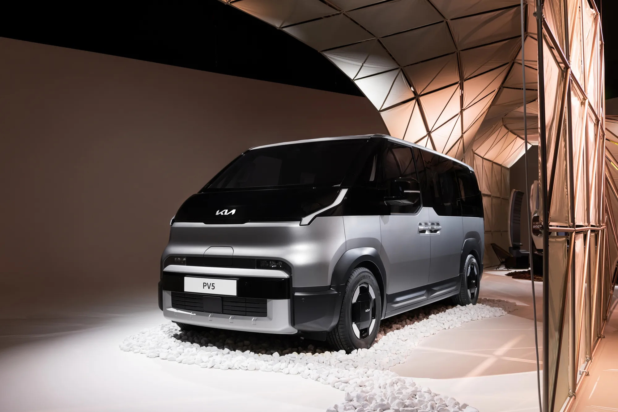 Instalasi Desain Kia 'Transcend Journey' Menampilkan Kia PV5, PV5 WKNDR, dan Concept EV2 di Milan Design Week 2025