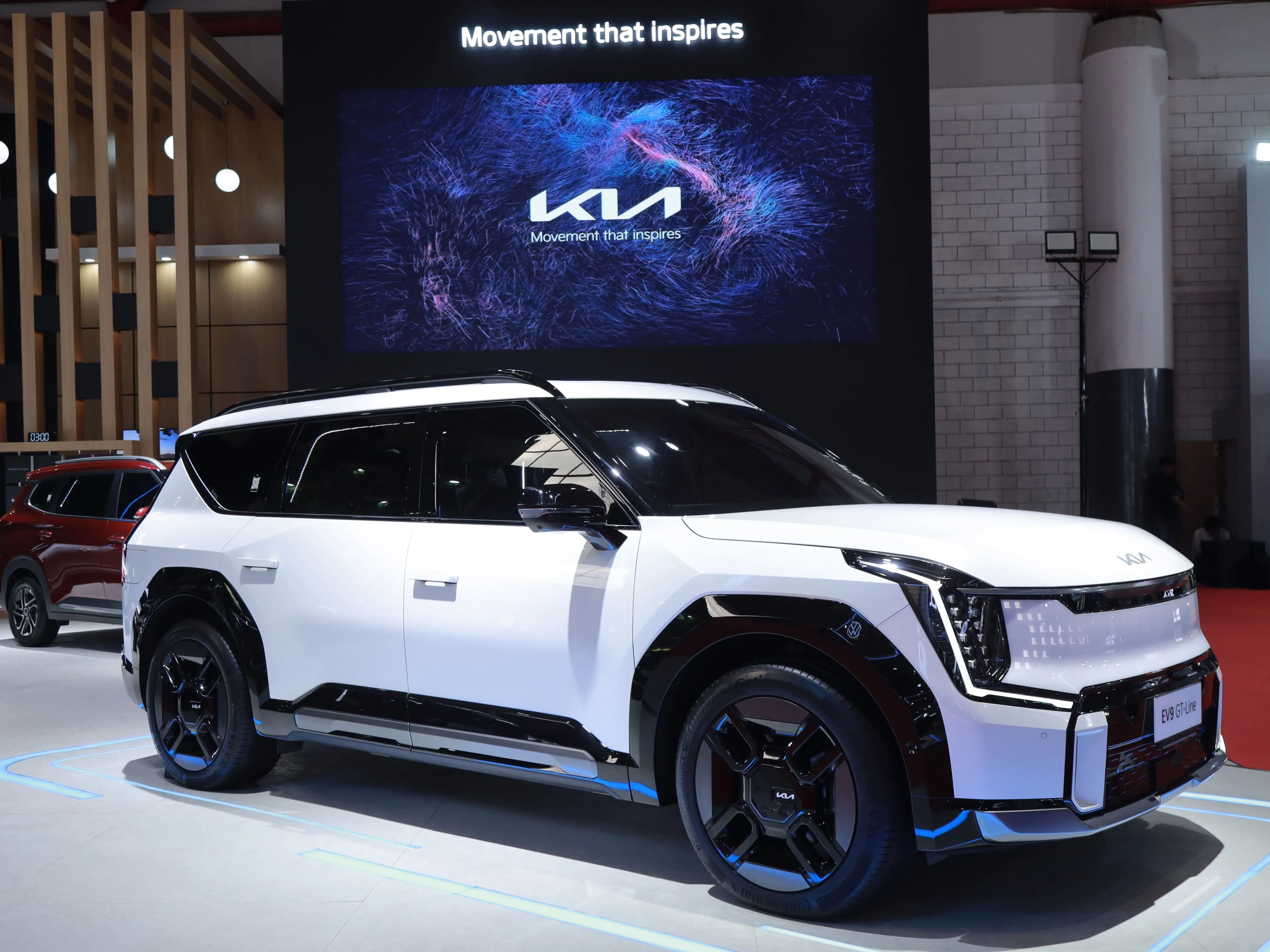 EV6 GT-Line dan EV9 GT-Line Ditampilkan di Indonesia International Motor Show 2025 Sebagai Kendaraan Listrik Futuristik Andalan Kia
