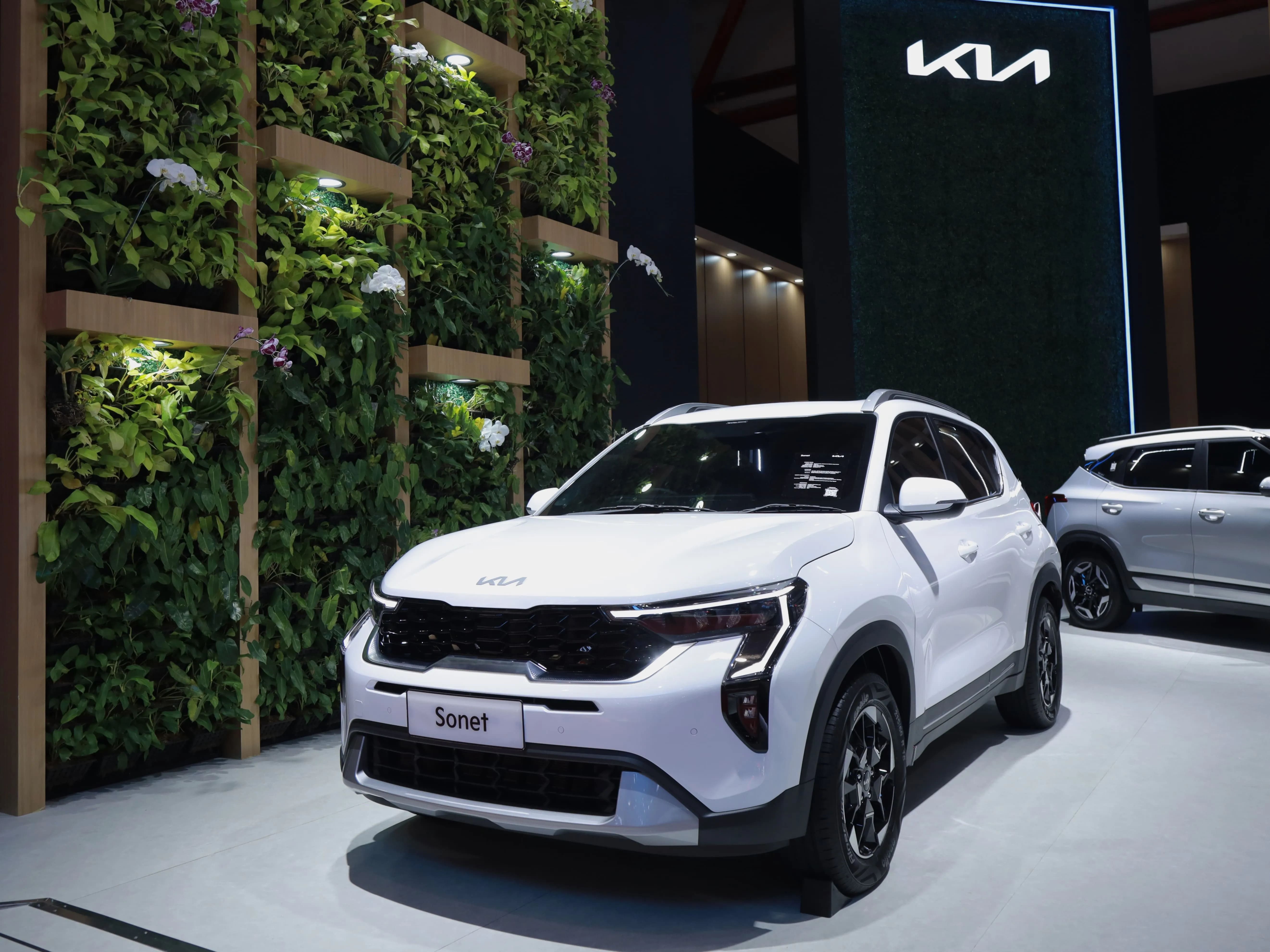 SUV Modern untuk Konsumen yang Aktif dan Dinamis, New Kia Sonet dan New Kia Seltos, Tampil di IIMS 2025