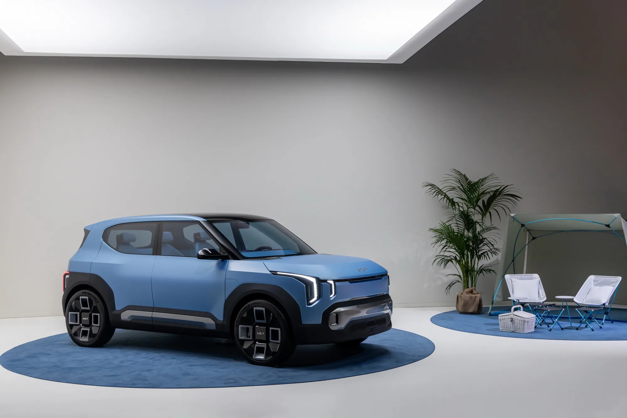 Instalasi Desain Kia 'Transcend Journey' Menampilkan Kia PV5, PV5 WKNDR, dan Concept EV2 di Milan Design Week 2025